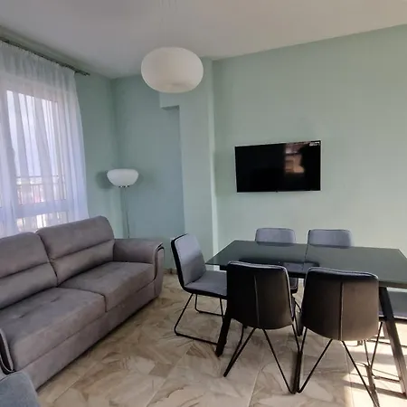 Panoramic Penthouse דירה וארנה