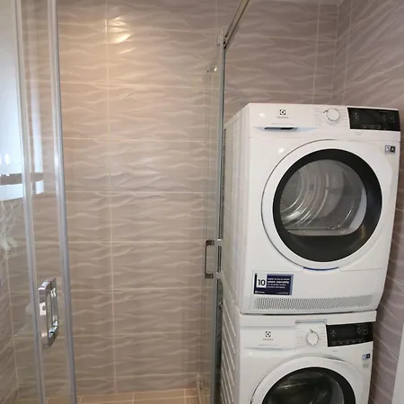 Panoramic Penthouse דירה וארנה